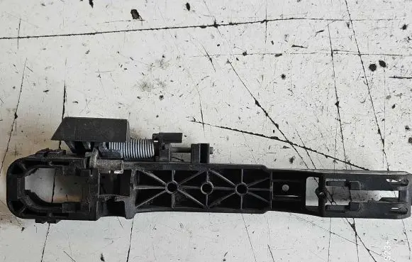 Rear door exterior handle/bracket
