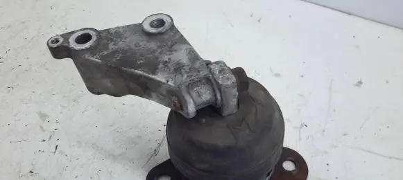 Honda Accord Engine mount bracket