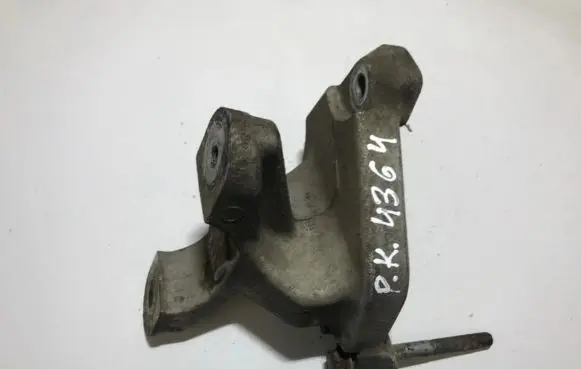 Honda CR-V Engine mounting bracket