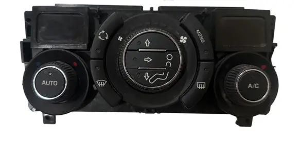 Peugeot 308 Climate control unit 96718462XT E1062127 TA1009062A0389