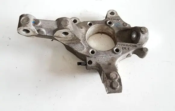 Chrysler Pacifica Front wheel hub spindle knuckle 04743147AB