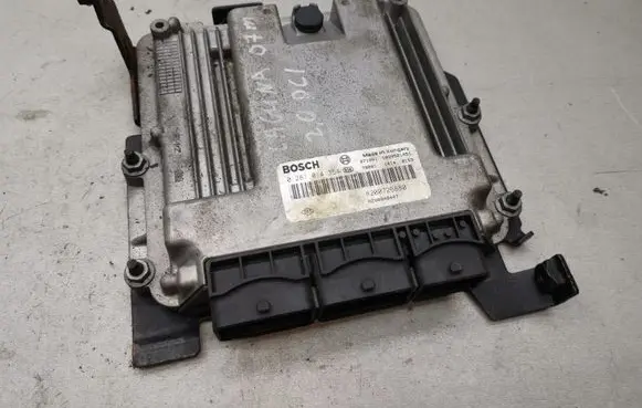 Renault Laguna III Engine control unit/module 0281014354 8200726880