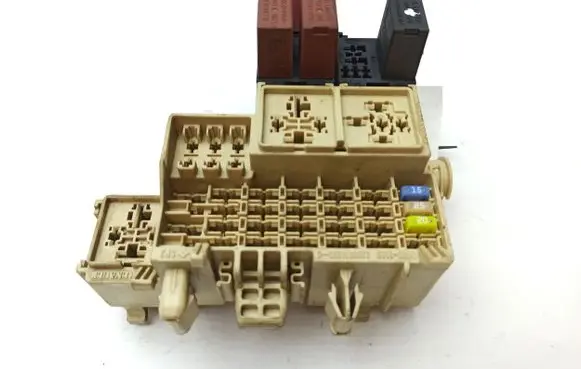 Renault Master III Fuse module 8200574970 8200574970C 64001189