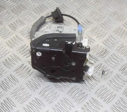 Audi A3 S3 8V Coupe door lock (next to the handle) 8X2837015B