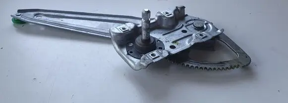 Toyota Yaris Rear window lifting mechanism without motor