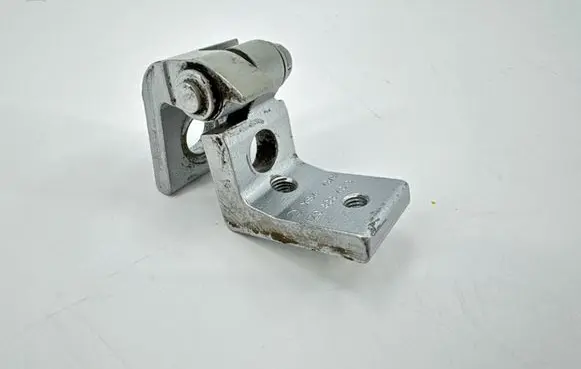 Skoda Octavia Mk2 (1Z) Rear door upper hinge 1Z0833401B