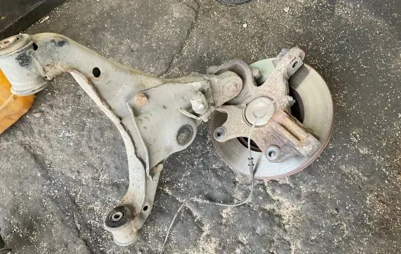 Mercedes-Benz Sprinter W906 Front wheel hub spindle knuckle
