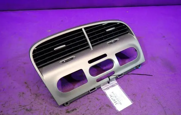 Seat Altea XL Dashboard air vent grill cover trim 5P1819110J