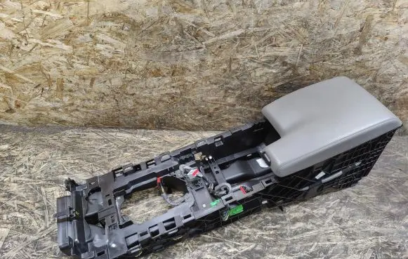 Jaguar XE Armrest CBX760 554191