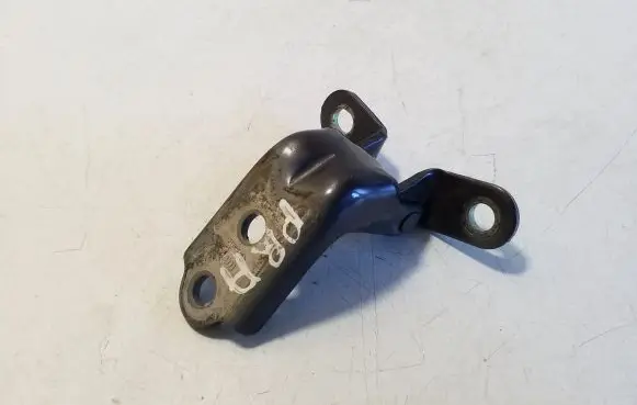 KIA Sportage Front door lower hinge A046057