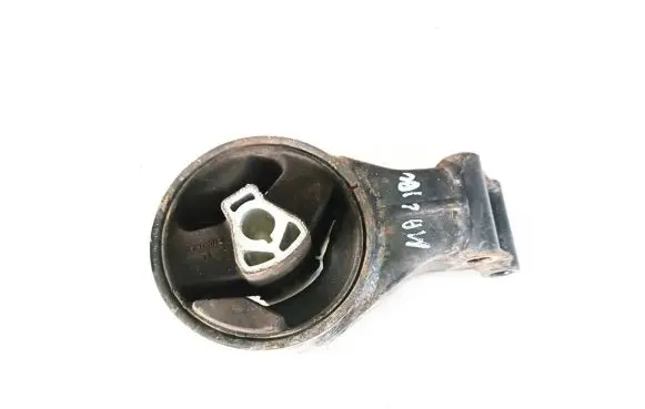 Engine mount vacuum valve