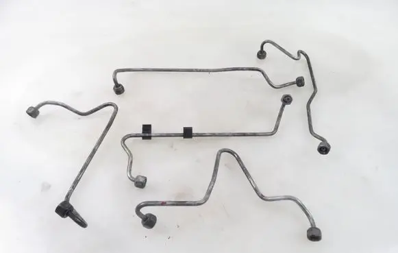 BMW 5 E39 Fuel injector supply line/pipe 