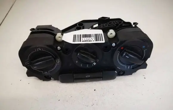 Volkswagen Golf V Climate control unit