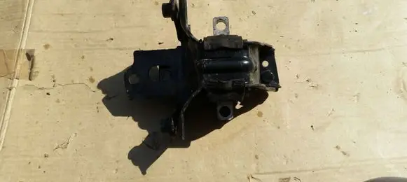 Volkswagen Polo Engine mount bracket 6Q0199555