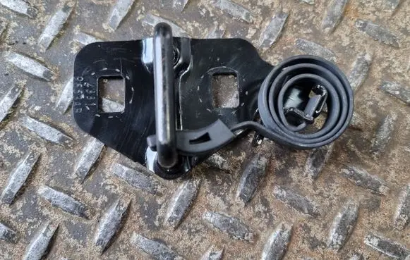 Dodge Challenger Trunk lock loop 9653AB
