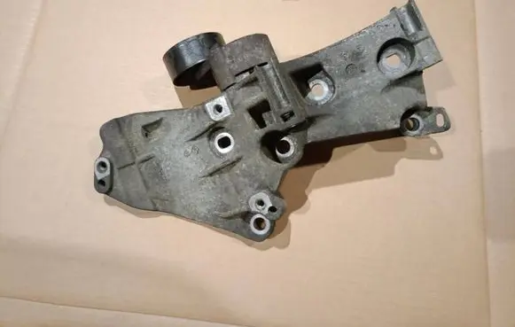 Dacia Dokker Generator/alternator bracket 8200669494