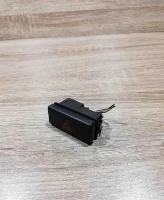 BMW 5 E39 Hazard light switch 8350947