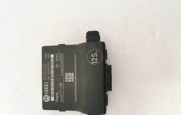 Volkswagen PASSAT B7 Gateway control module 3C0907530E 3C0907951