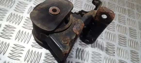 Engine mount bracket