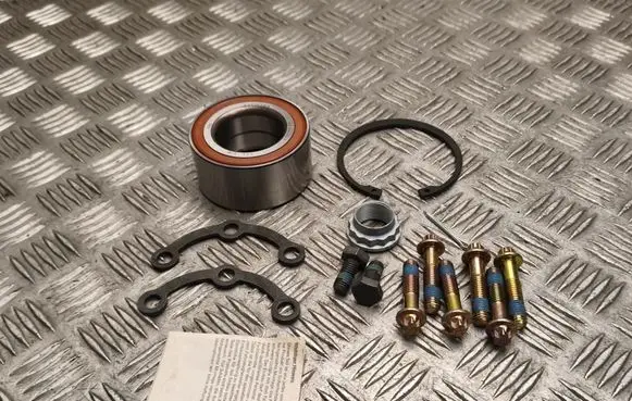 Mercedes-Benz C AMG W202 Rear wheel ball bearing 713667830