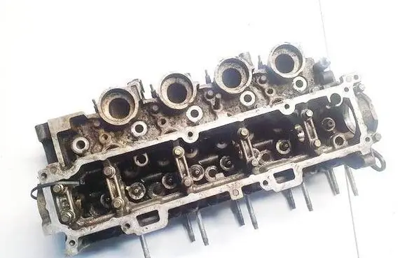 Peugeot 307 Engine head 9643477110
