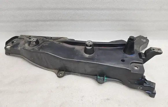 Volvo XC90 Fender mounting bracket 31391778