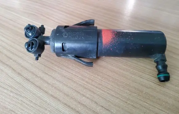 Headlight washer spray nozzle