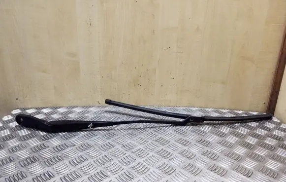 Volvo XC70 Front wiper blade arm 30796037