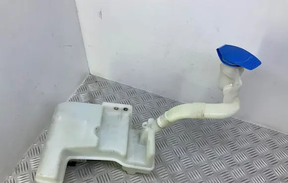 Volkswagen Jetta VI Windshield washer fluid reservoir/tank 5C6955453R 1K0955455 1T0955665