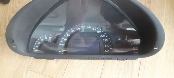 Mercedes-Benz C W203 Speedometer (instrument cluster) a2035401347