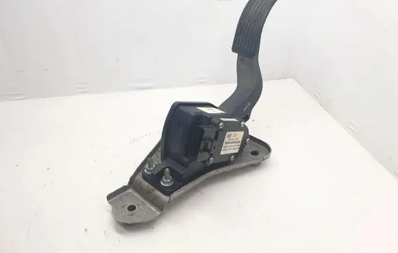 Hyundai Santa Fe Accelerator throttle pedal bracket 327262B900