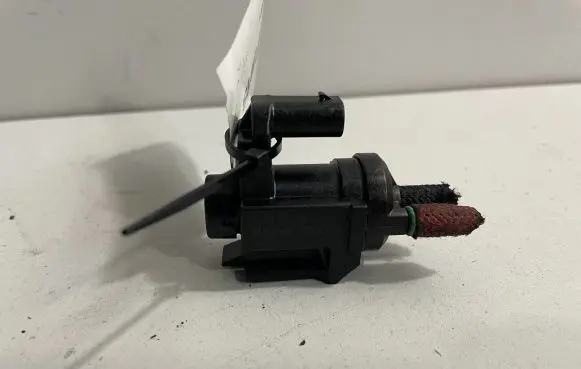 BMW 7 G11 G12 Turbo solenoid valve 8570591