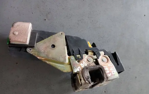 Volvo S40, V40 Front door lock