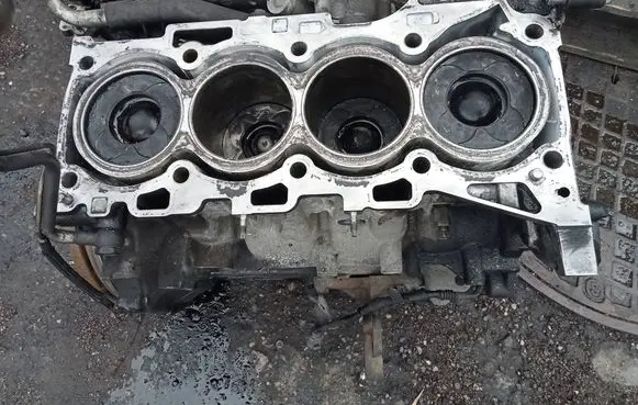 Toyota Avensis T270 Engine block 1AD