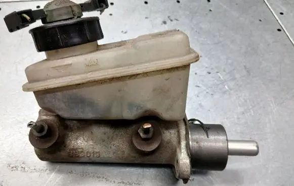Master brake cylinder
