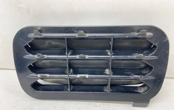 Mercedes-Benz E W124 Quarter panel pressure vent A1248370242