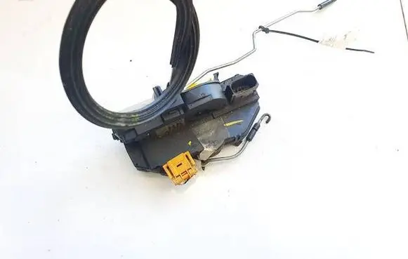 Opel Insignia A Front door lock 13579522