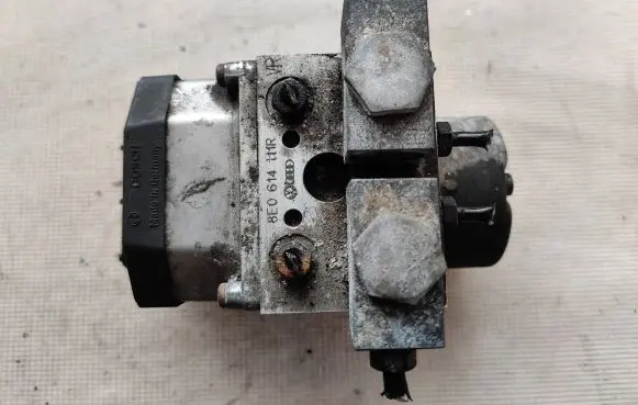 Audi A6 S6 C5 4B ABS Pump 8E0614111R 0273004135