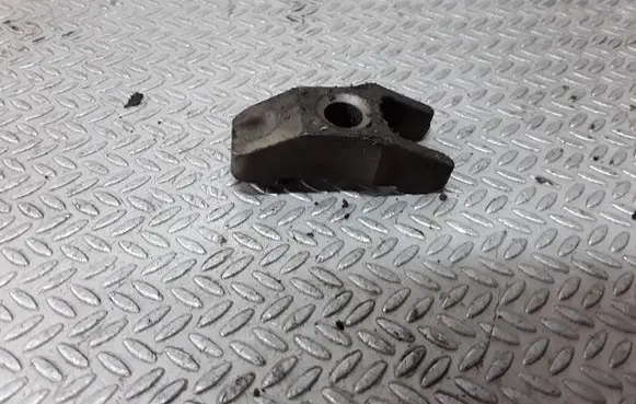 Audi A6 S6 C4 4A Fuel Injector clamp holder