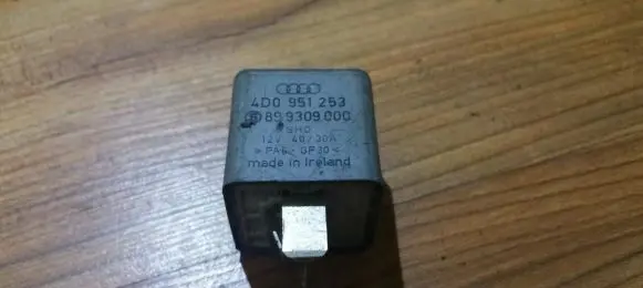 Volkswagen PASSAT B5 Other relay 4d0951253 899309000