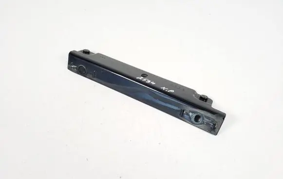 Mercedes-Benz SLK R172 Fender mounting bracket A1728800714