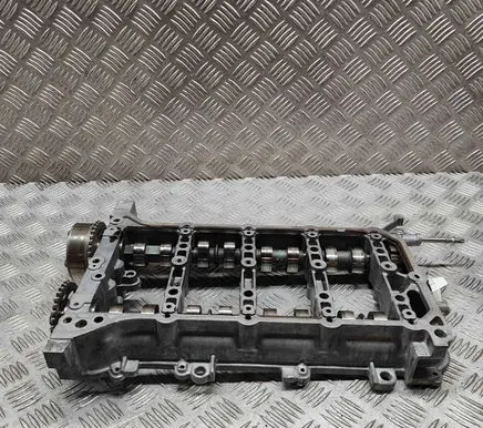 Toyota Prius+ (ZVW40) Engine head 111030T051