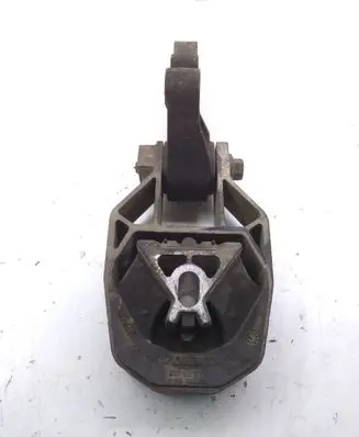 Volvo C30 Engine mount bracket 31330017