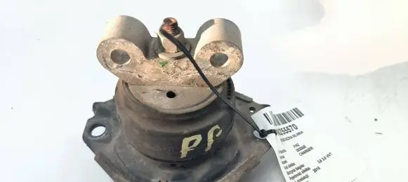 Engine mount vacuum valve