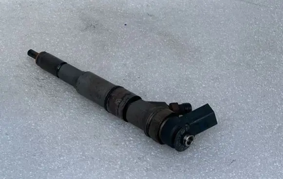 BMW 5 E60 E61 Fuel injector 7793836 0445110216