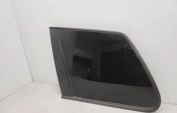 Volkswagen Touareg I Rear side window 7L6845297
