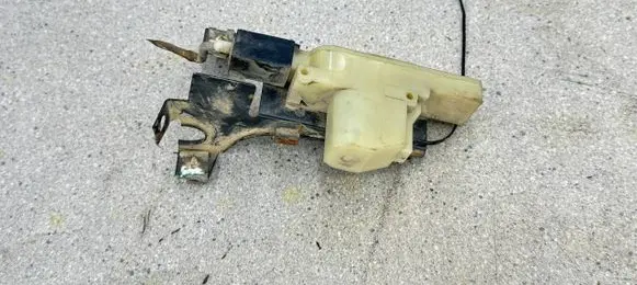 BMW 3 E30 Fuel tank cap lock 1385119 51261385119