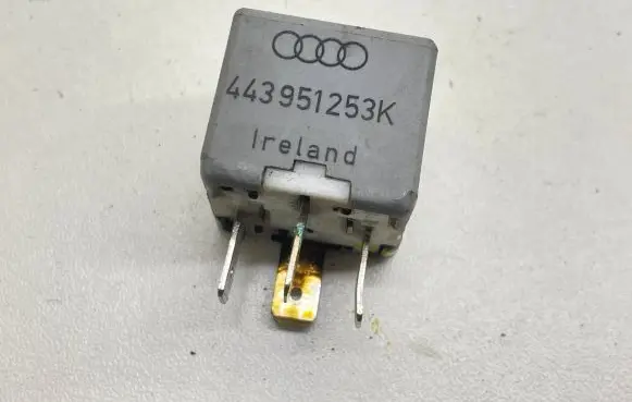 Audi A6 S6 C4 4A Other relay 443951253K