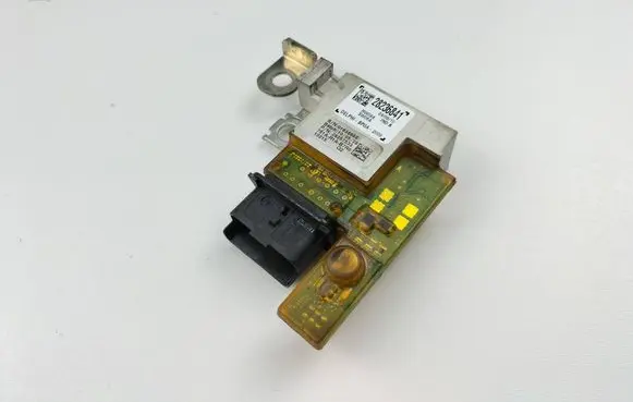 Peugeot 308 Fuse module 28236841 01638663