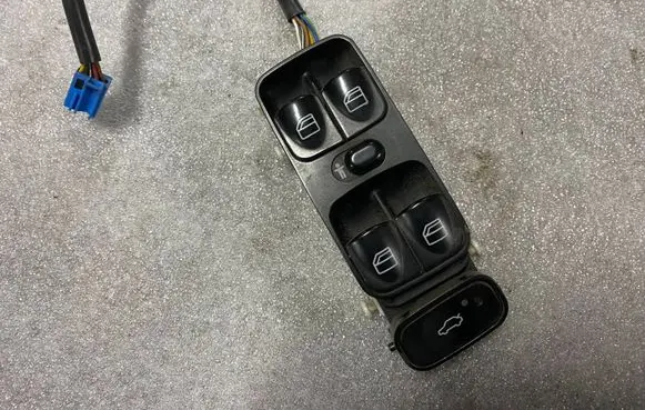 Mercedes-Benz C W203 Other switches/knobs/shifts A2038200110